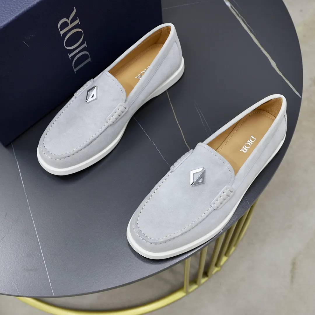 Ex-factory price: 540🙅‍♂️🙅‍♂️🙅‍♂️ Brand: Dior DIOR Standard code: Men's code 38/44 (45 can be customized) Grade: Same as the official website Material: Original cowhide stitching, cowhide lining, original TPU wear-resistant soft outsole Style categories: Leisure and sports version, footwear for driving, young fashion, European and American trends, British style Color: actual picture color